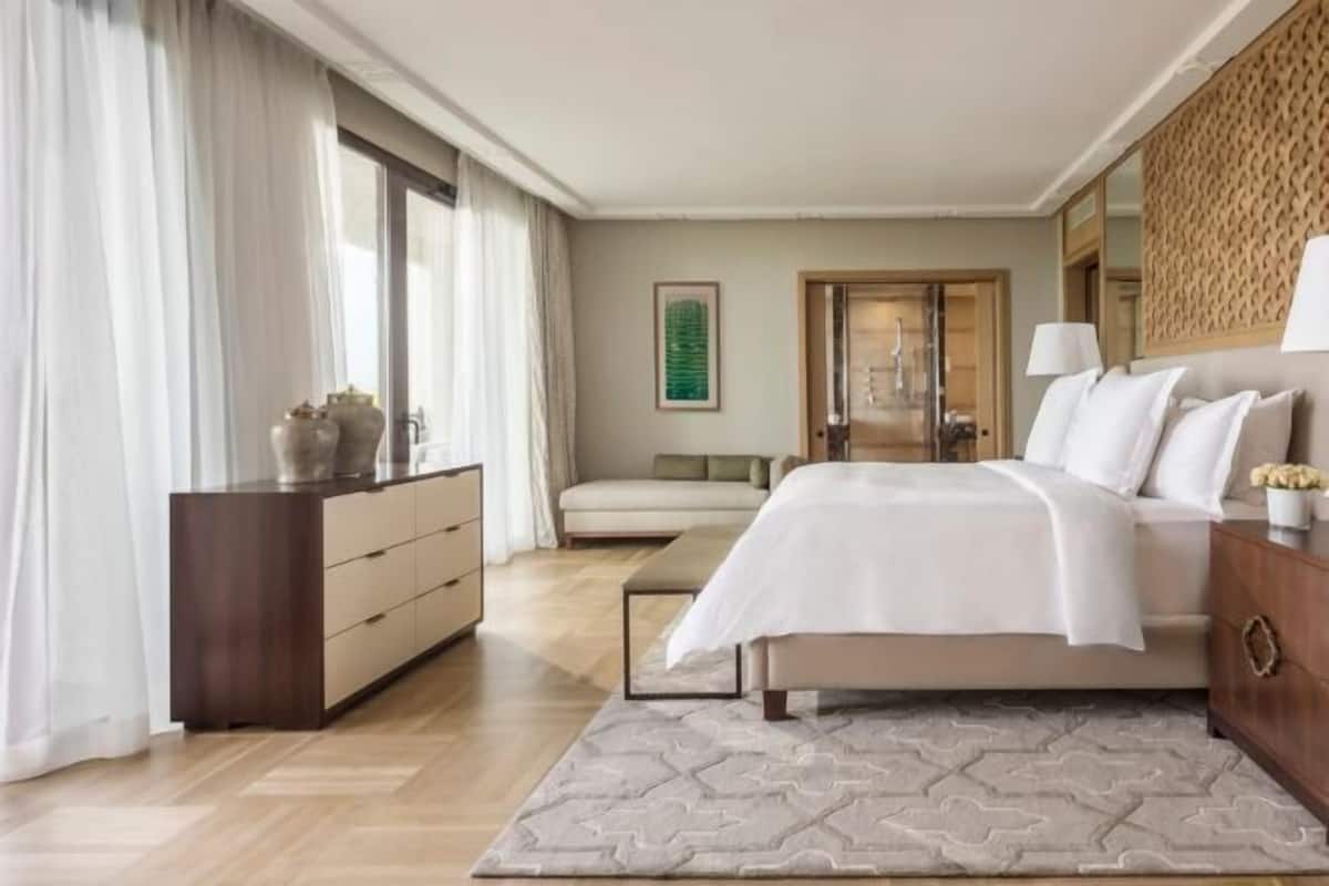 Down comforters, minibar, in-room safe, desk
