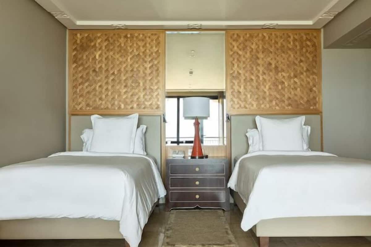 Down comforters, minibar, in-room safe, desk