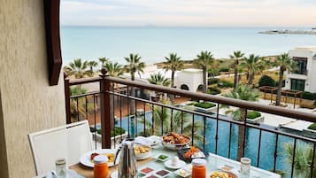 Petit déjeuner buffet (95 TND par personne)