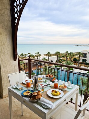 Daily buffet breakfast for a fee - Four Seasons Hotel Tunis (La Marsa)