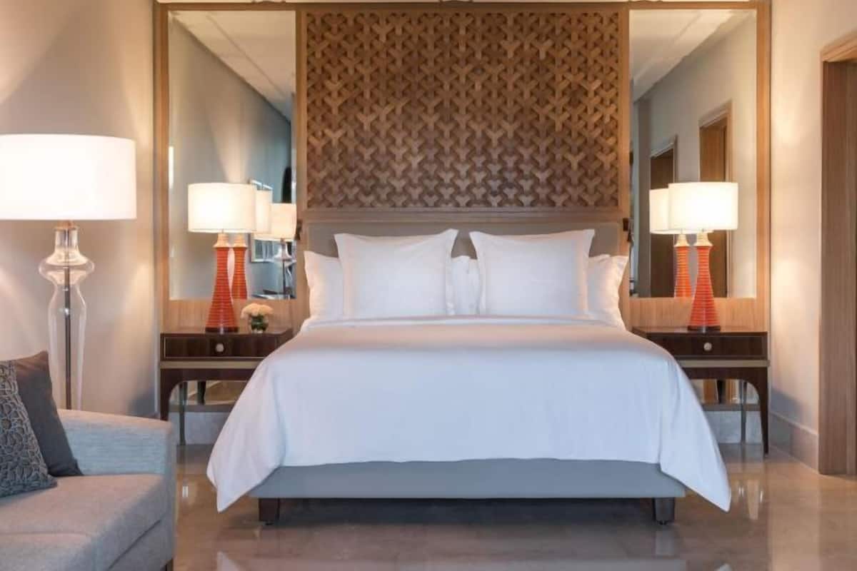 Down comforters, minibar, in-room safe, desk