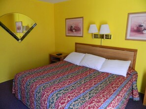 1 soverom, strykejern/-brett og ekstrasenger (mot et tillegg)