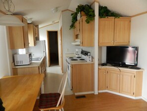 Economy Suite, 1 Queen Bed, Mountain View, Mountainside | Living area | Flat-screen TV - Marine Motel (Ajo)