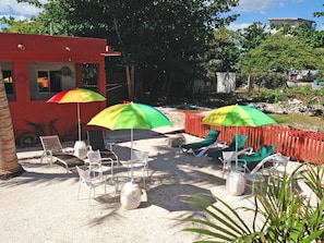 Habitación junior, 1 cama King size | Terraza o patio