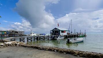 Tæt på stranden, liggestole, badehåndklæder