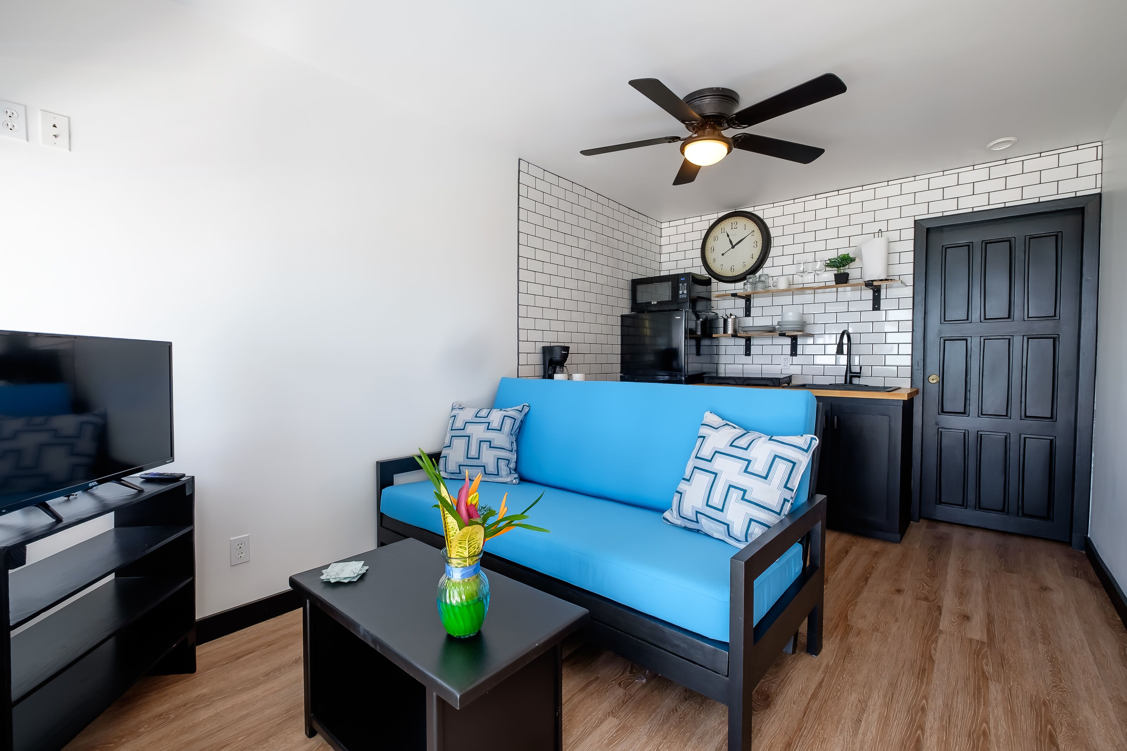 32-inch lcd tv with cable channels, tv