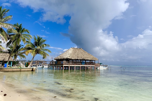 Beach nearby, sun-loungers, beach towels