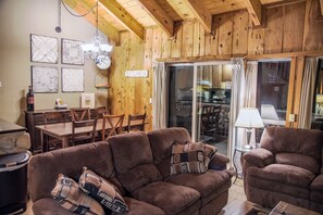 スマートテレビ、暖炉、DVD プレーヤー、書庫