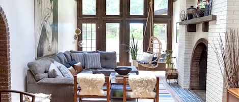 Smart TV, fireplace, books, video library