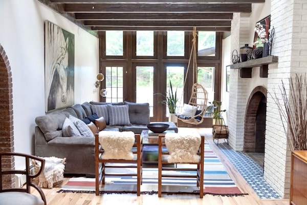 Smart-tv, pejs, bøger, videobibliotek