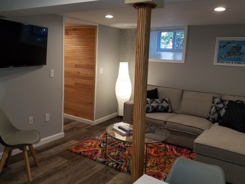 NEW Modern Apartment Near Boston & Harvard Square.