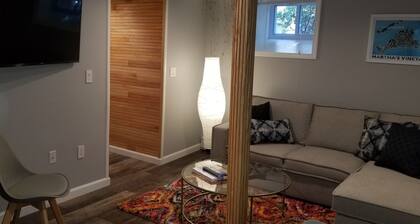 NEW Modern Apartment Near Boston & Harvard Square.