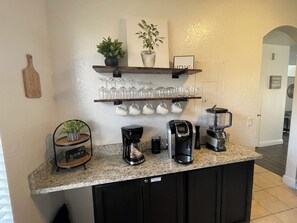 Interior - Elite end unit, sleeps 10, 5 min walk to pool, many extras. Close to Disney. (Davenport)