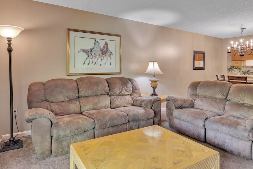 Two Bedroom Condo Sleeps 6 Persons - Gatlinburg, TN