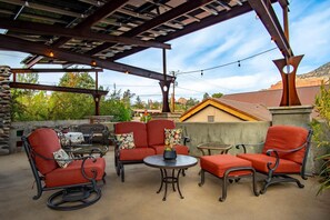 Terrace/patio - Walk a Block to Uptown, to the main shops, tours, restaurants. (Sedona)