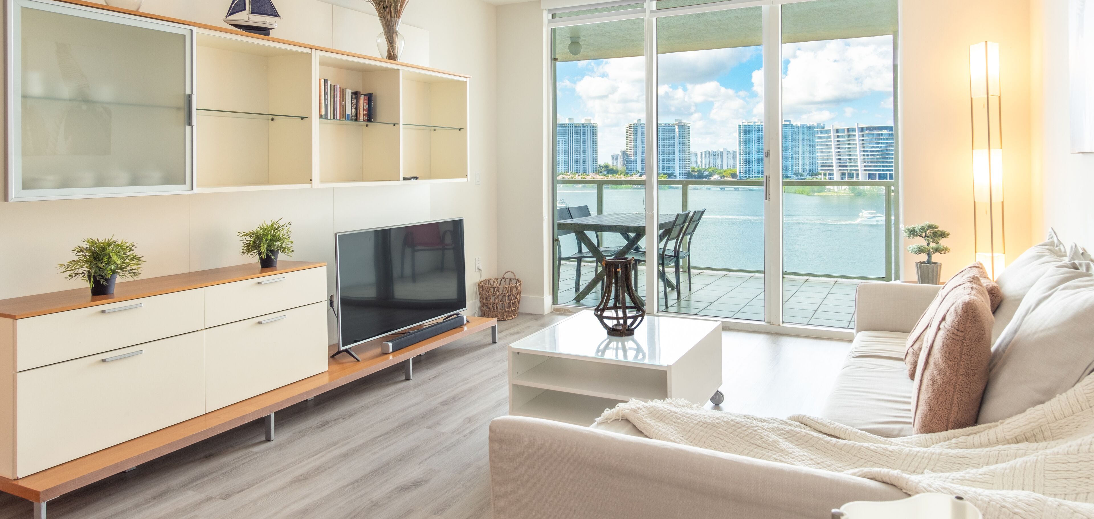 تلفزيون ذكي