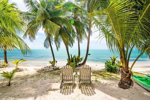 Private Luxury Villa Steps to Beach w/ Kayaks, Snorkeling & Screened Porch!
