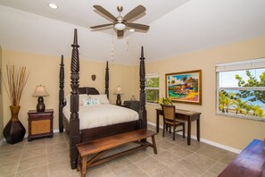 1 habitación, caja de seguridad en la habitación y escritorio 