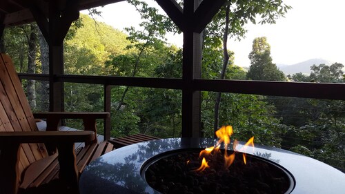 Luxury on the Continental Divide- Private, w/Views Hot Tub in  Perfect Location!