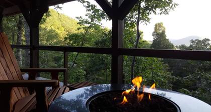 Luxury on the Continental Divide- Private, w/Views Hot Tub in Perfect Location!