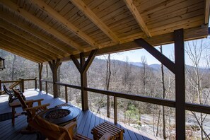 Terrace/patio - Tasteful & Private, yet Central to Avl, Black Mtn, attractions and outdoor fun! (Asheville)
