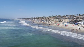 Camastros, sombrillas y toallas de playa 