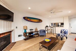 Smart TV, fireplace, ping pong, toys