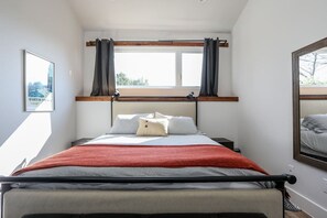 1 bedroom, iron/ironing board, travel cot, free WiFi