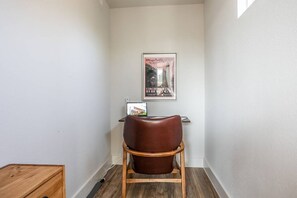 Interior - Explore UT, Moody Center, downtown, restaurants, bars from relaxing upper flat  (Austin)