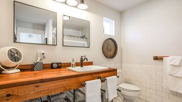 Combined shower/tub, hair dryer, towels, soap