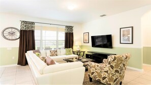 Smart TV, video games, DVD player, foosball - Disney Home w Greenview w Frozen~Star Wars-Themed (Kissimmee)