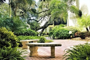 Terrace/patio - Siesta Key Beach Condo • 2BR, 3 bed, 2 1/2 bathroom, Duplex Condo • Heated Pool (Siesta Key)