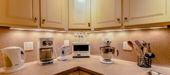 Antique charm, modern amenities, lake and mountain views