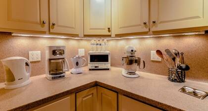 Antique charm, modern amenities, lake and mountain views