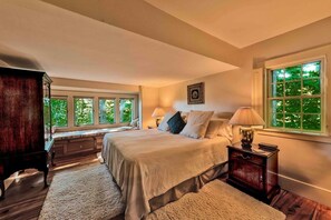 3 bedrooms, desk, iron/ironing board, free WiFi