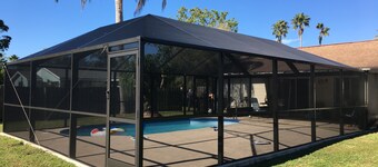 Ett skall 🐚 av et hus / privat oppvarmet svømmebasseng / WIFI