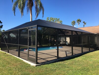 One Shell 🐚 of a house/ private heated swimming pool/WIFI