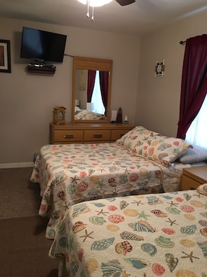 2 bedrooms, in-room safe, iron/ironing board, free WiFi - One Shell 🐚 of a house/ private heated swimming pool/WIFI (North Port)
