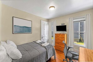 3 bedrooms, desk, iron/ironing board, travel cot