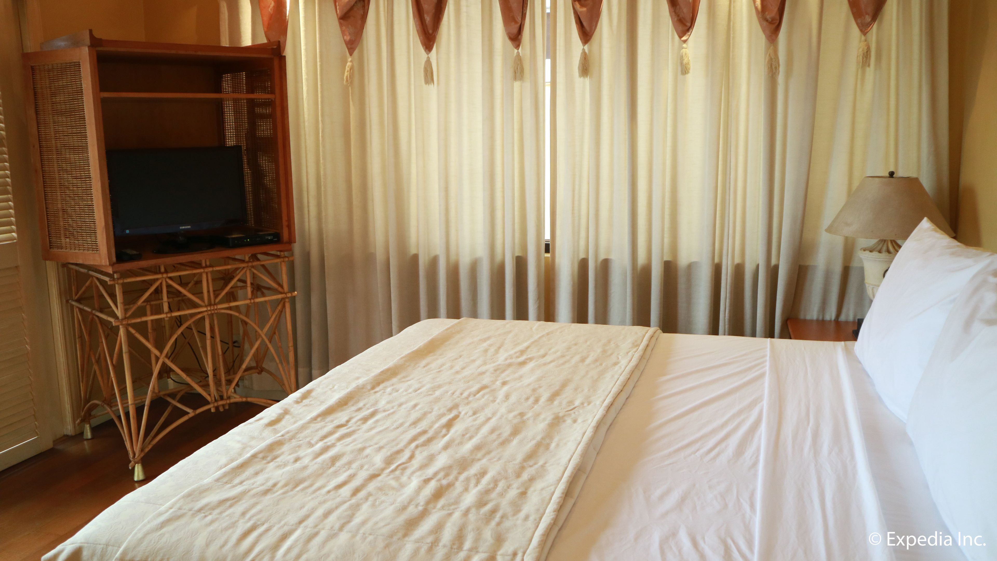 Daunenbettdecken, Betten mit Memory-Foam-Matratzen, Zimmersafe