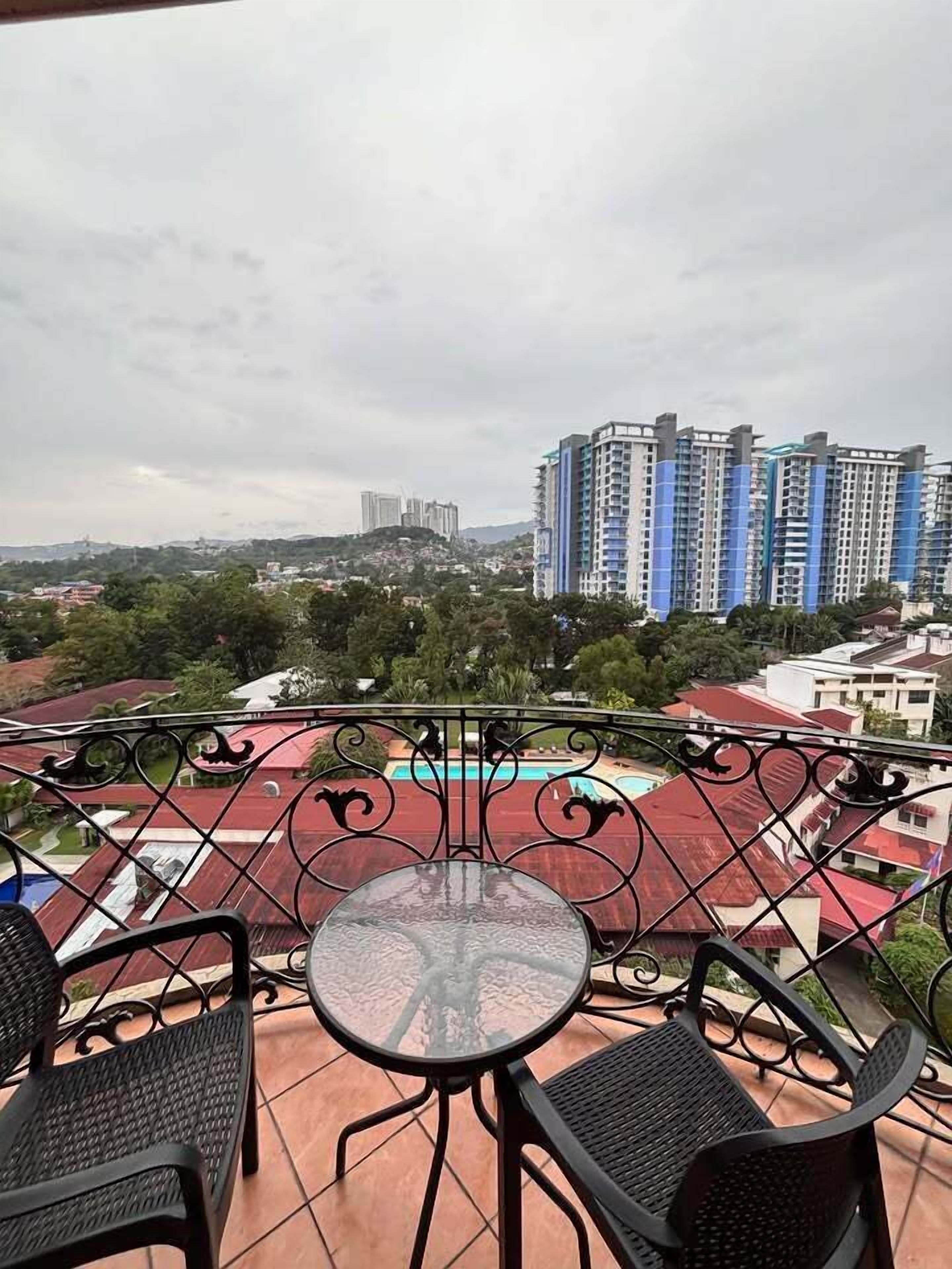 Panoramic Condo, 3 Bedrooms, City View | Terrace/patio