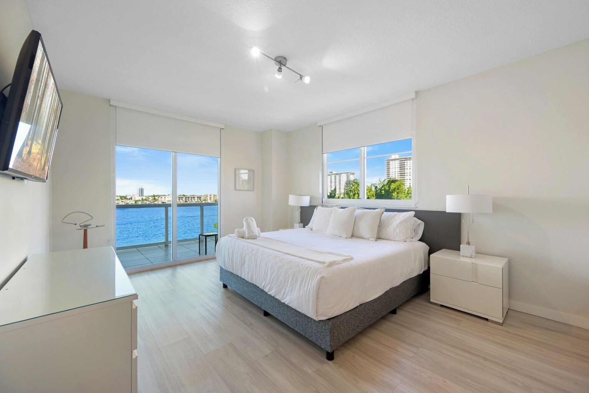 2 slaapkamers, een strijkplank/strijkijzer, reisbedje, gratis wifi