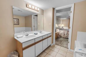 2 bedrooms, iron/ironing board, Internet, bed sheets