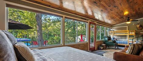 3 bedrooms, iron/ironing board, travel cot, free WiFi