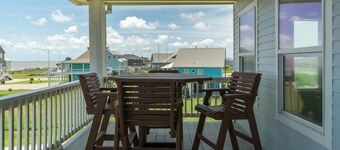 Cape Escape - Taste of Martha's Vineyard on Crystal Beach. Hot Tub w/ view!