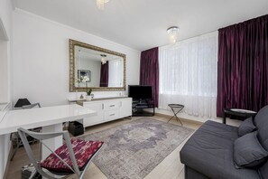 スマートテレビ、DVD プレーヤー、書庫、ミュージックライブラリ