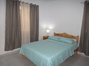 2 Schlafzimmer, schallisolierte Zimmer, Bügeleisen/Bügelbrett