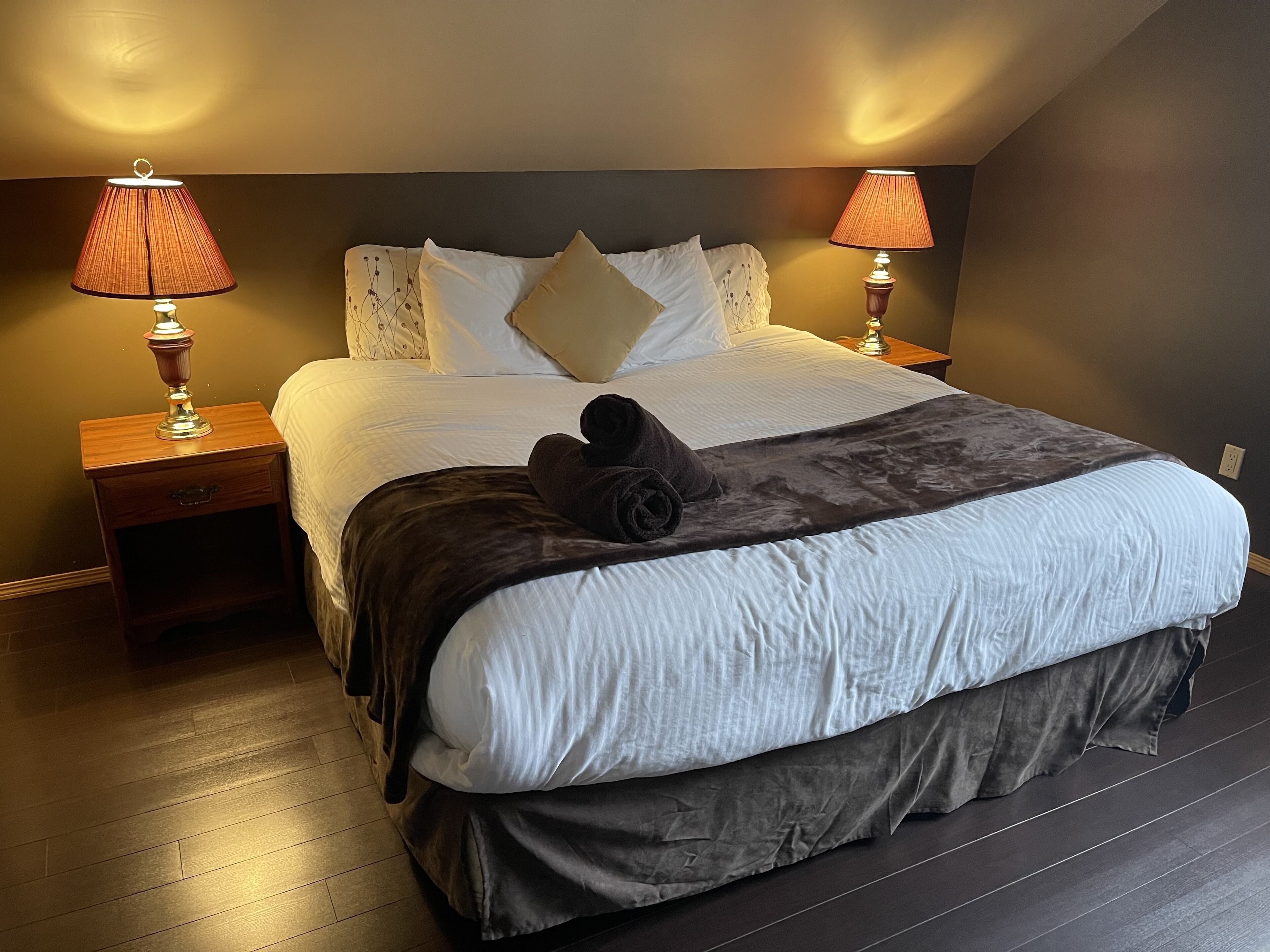 4 chambres, fer et planche à repasser, lit parapluie, Wi-Fi gratuit