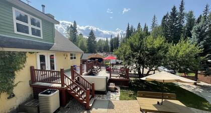 VACATION RENTAL- SLEEPS UP TO 10 -GOLDEN BC