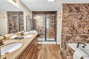 Dusche, Whirlpool, Handtücher